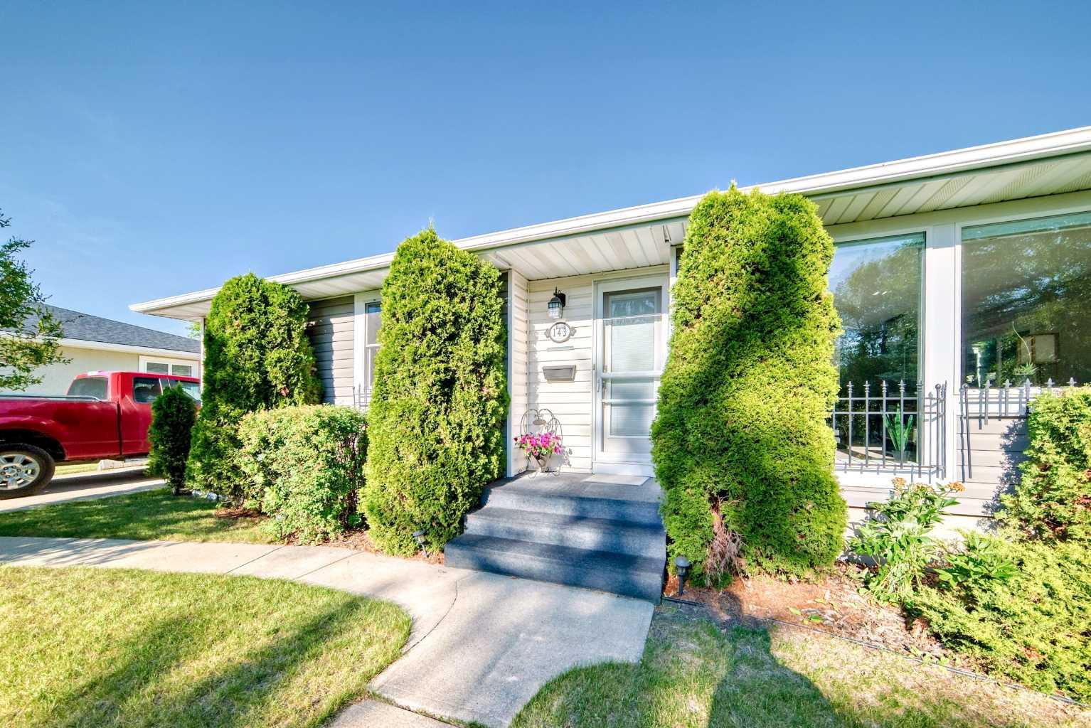 143 Waskatenau Crescent SW