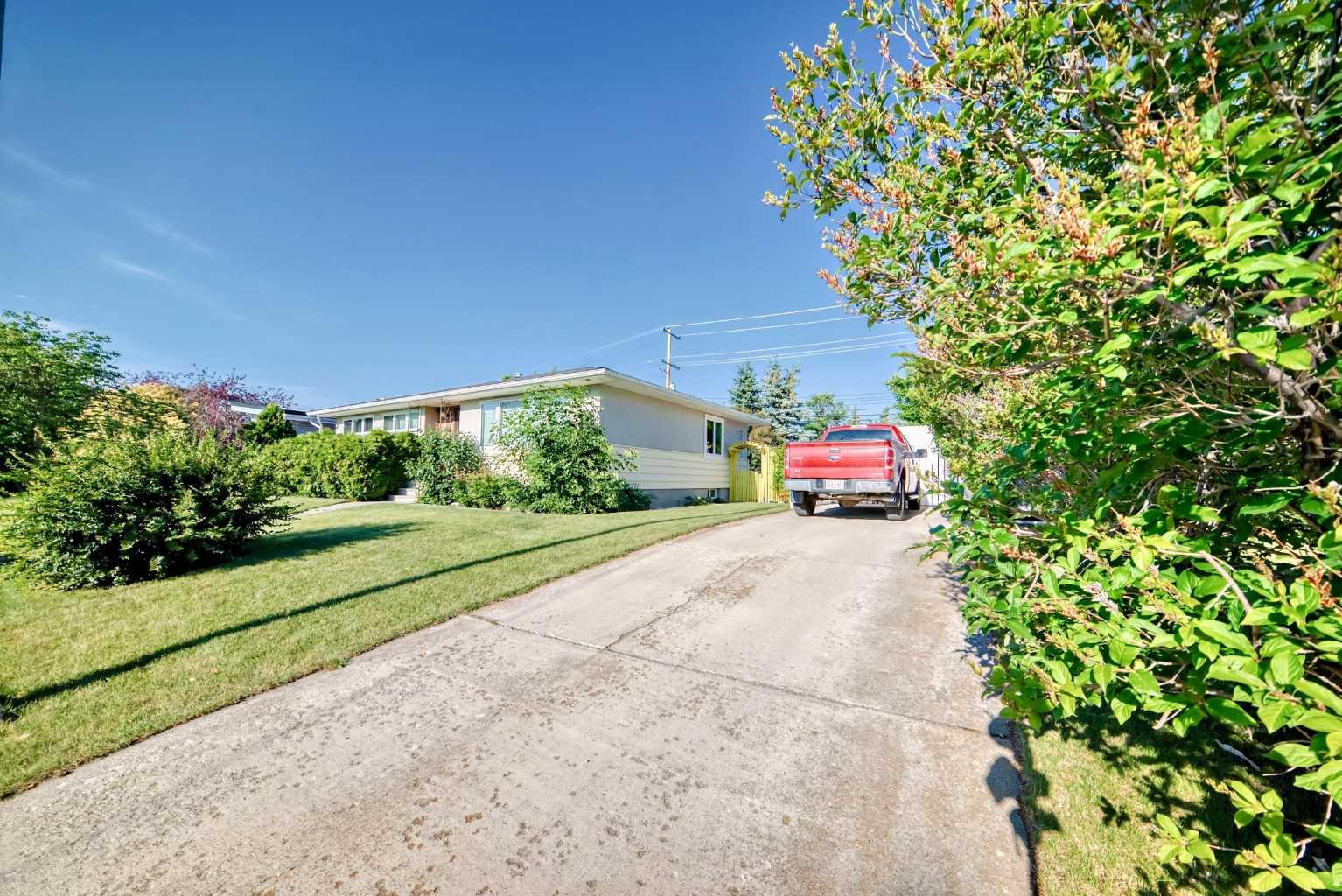 143 Waskatenau Crescent SW