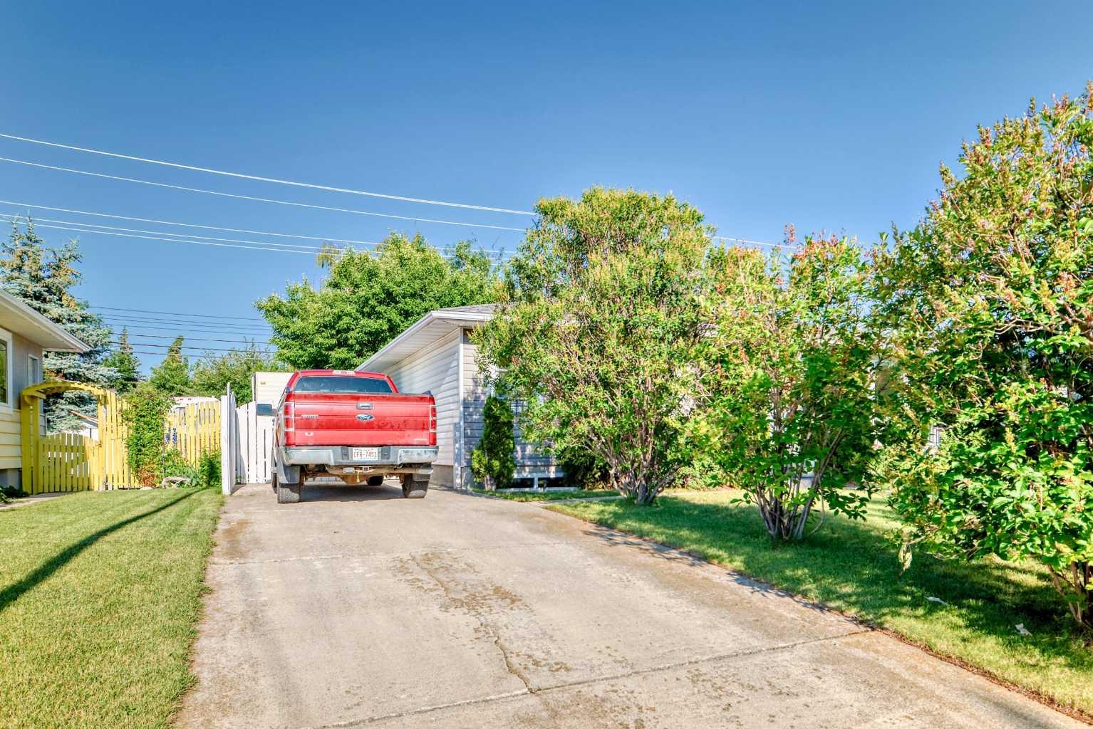 143 Waskatenau Crescent SW