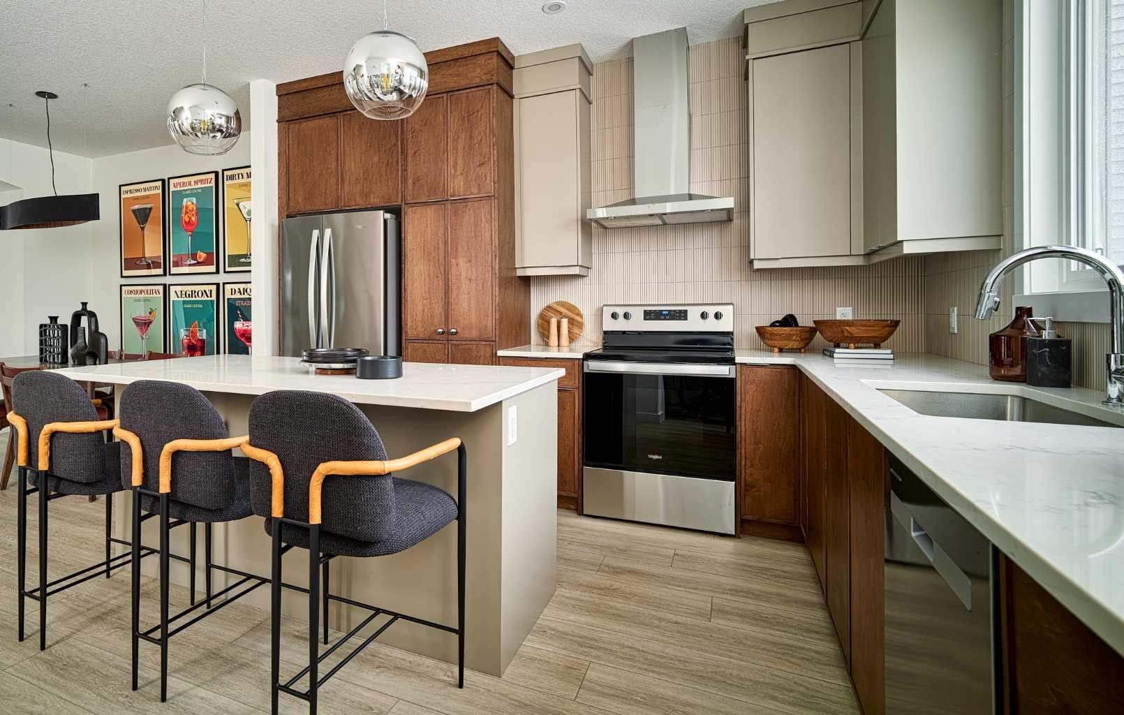 906 Chinook Winds Meadow SW