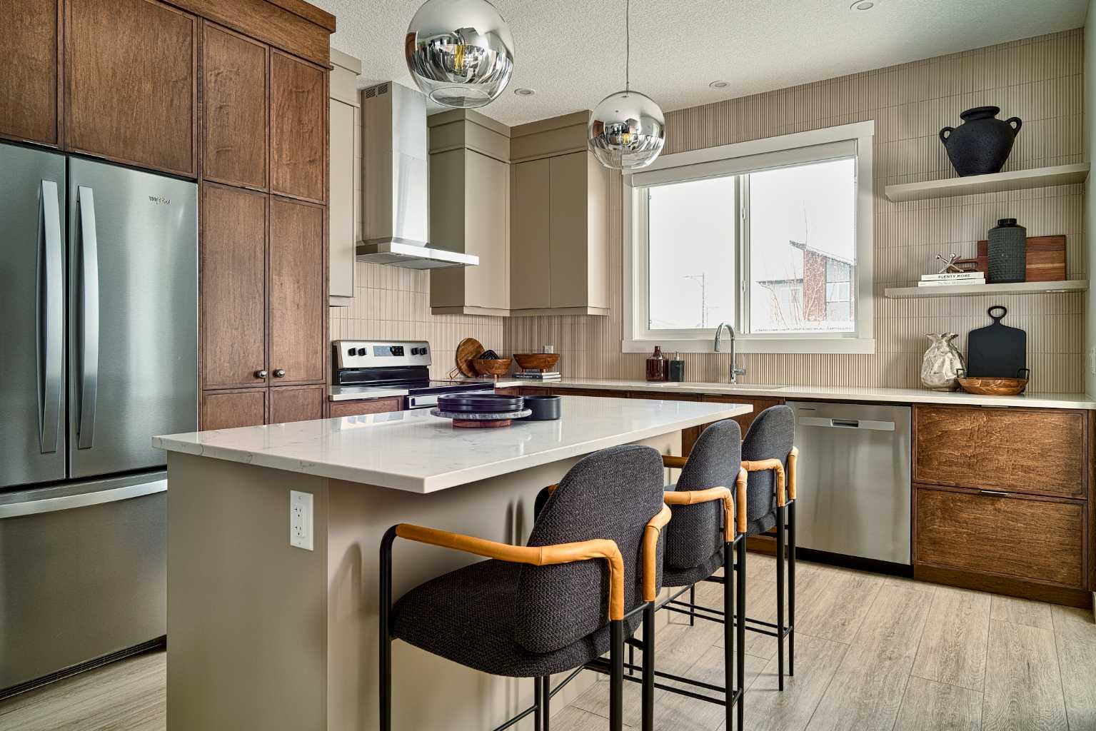 906 Chinook Winds Meadow SW