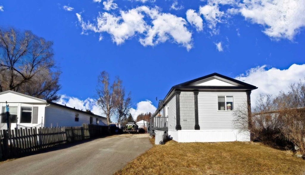 Photo of 606 52 Street, Edson, AB T7E 1K9 (MLS # A2305656)