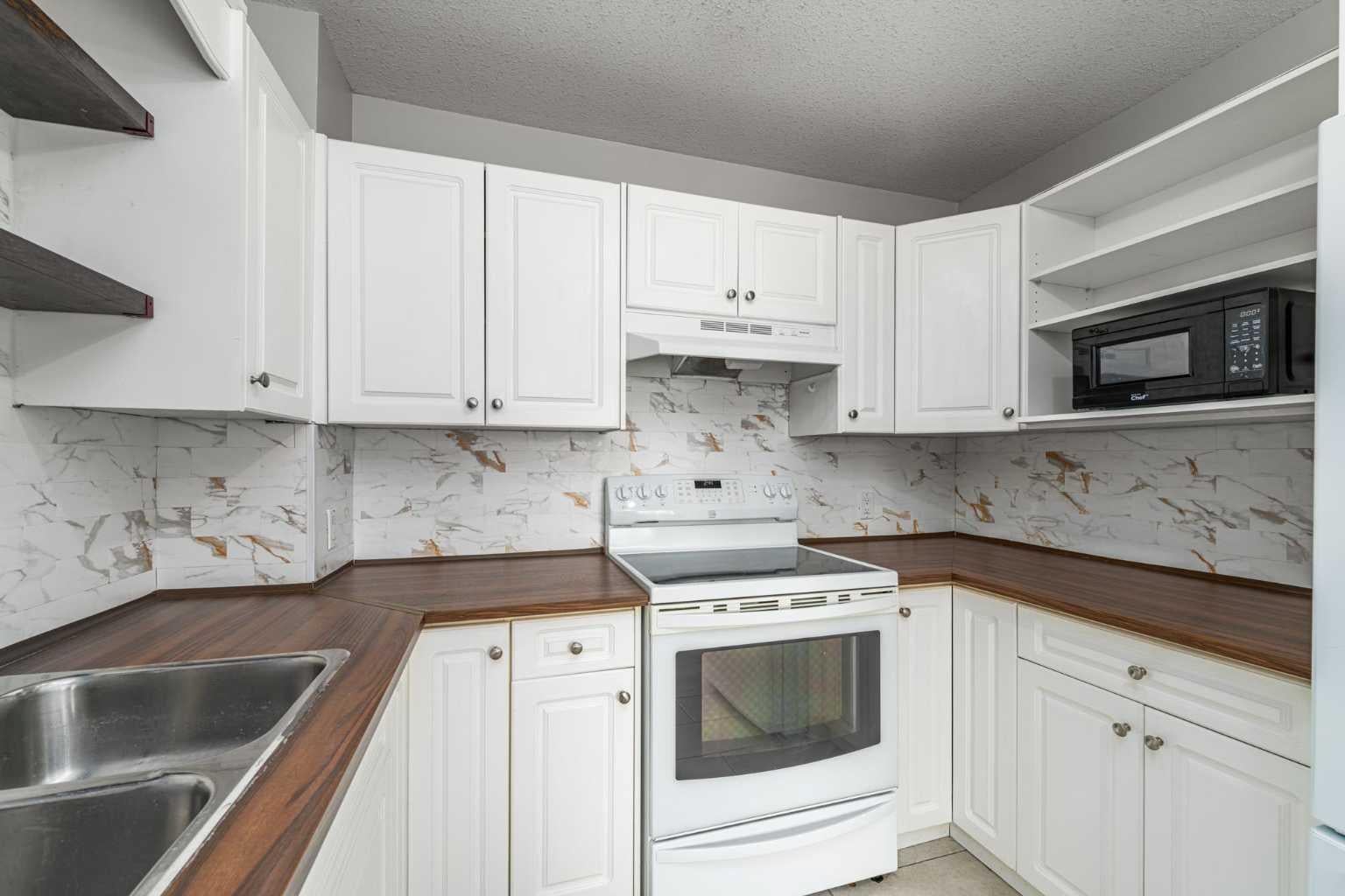 12 Silver Creek Boulevard NW 1