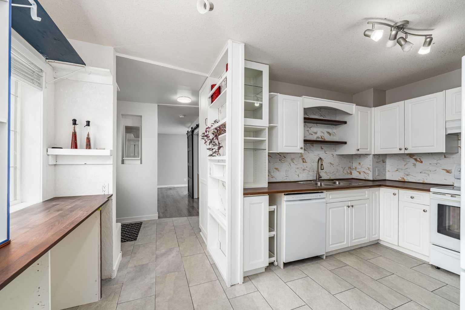 12 Silver Creek Boulevard NW 1