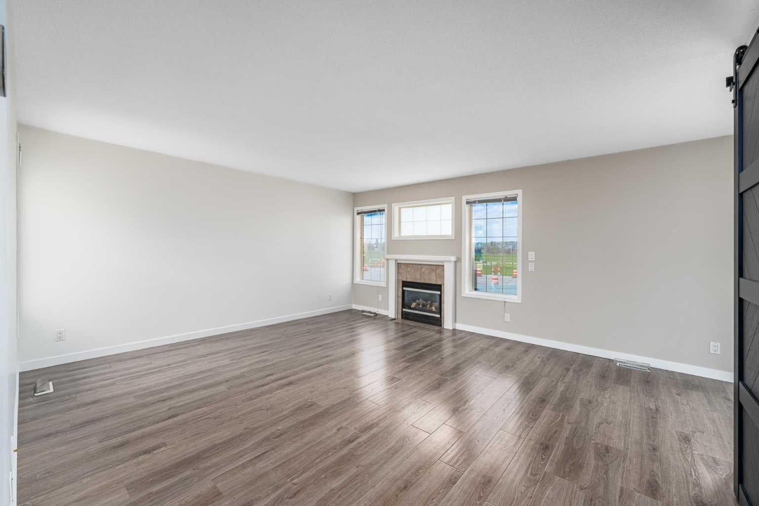 12 Silver Creek Boulevard NW 1