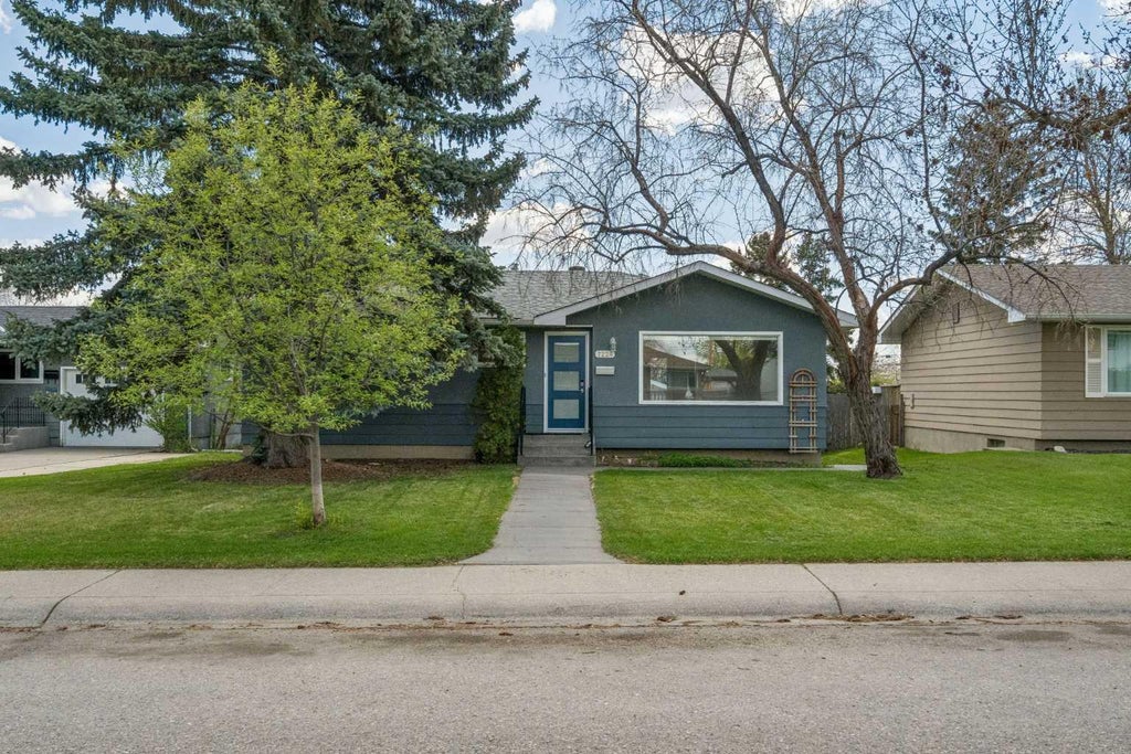 Photo of 7224 Farrell Road SE, Calgary, AB T2H 0T6 (MLS # A2310624)