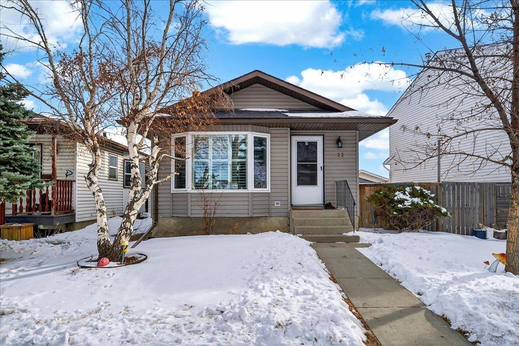 Photo of 32 Tararidge Drive NE, Calgary, AB T3J 2R3 (MLS # A2289581)