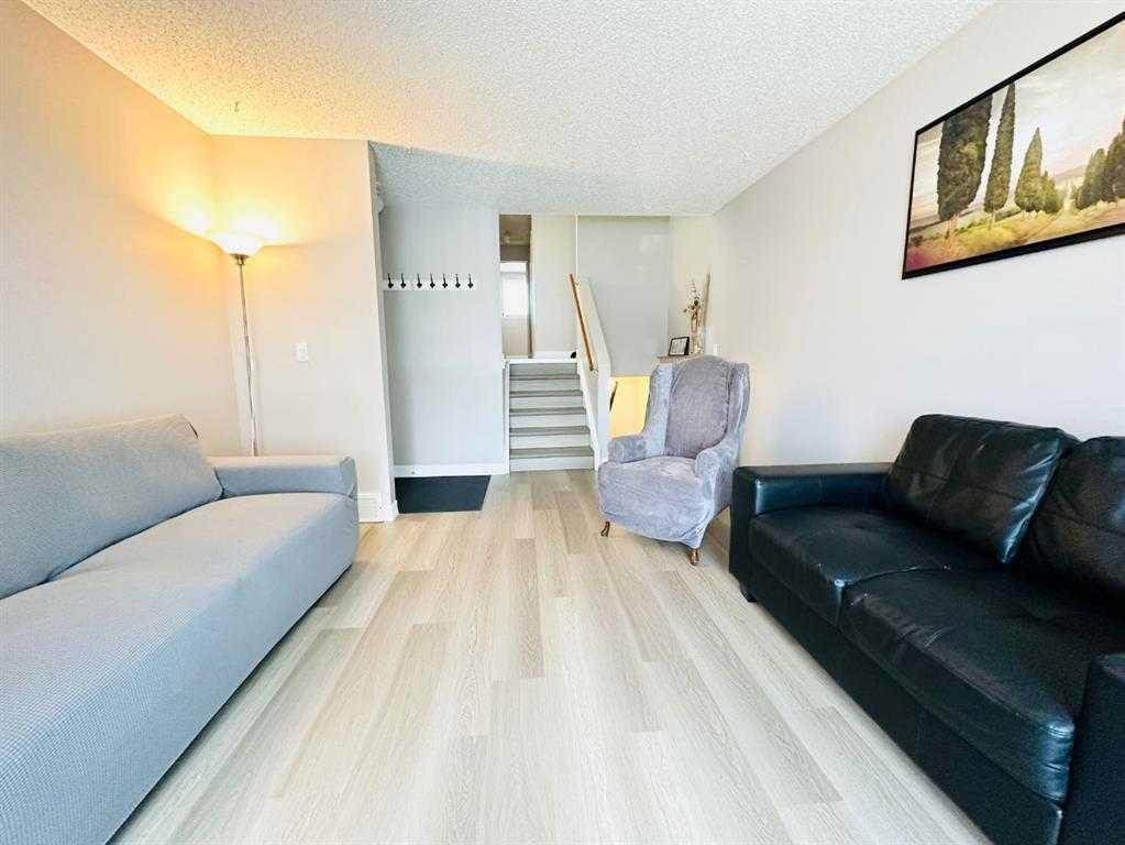 15 PINECLIFF Close NE