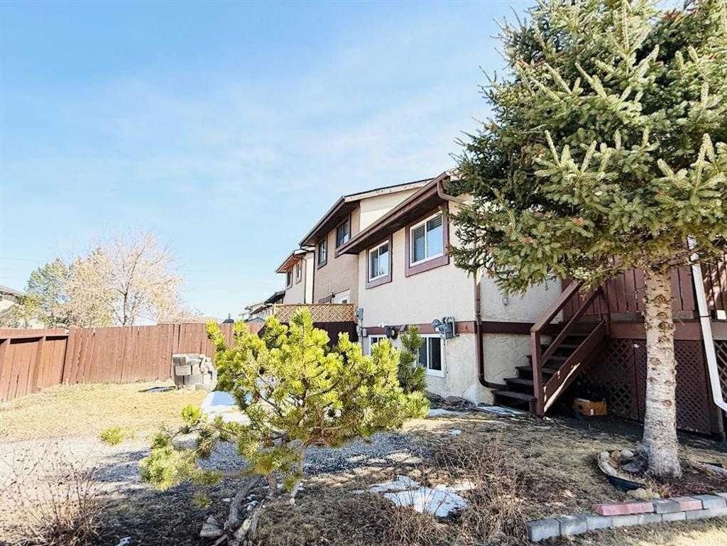 Photo of 15 PINECLIFF Close NE, Calgary, AB T1Y 4N3 (MLS # A2304632)