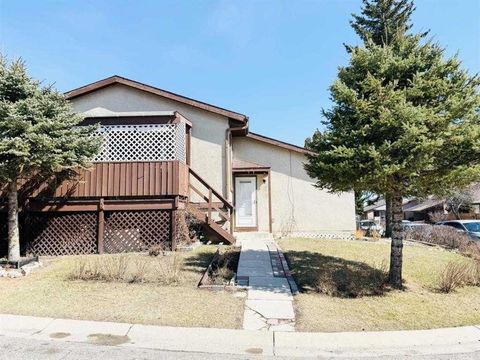 Photo of 15 PINECLIFF Close NE, Calgary, AB T1Y 4N3 (MLS # A2304632)
