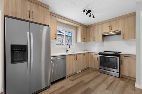 129 Deer Ridge Lane SE Calgary AB T2J 6N3