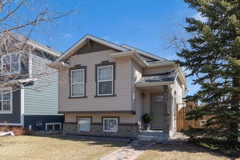Photo of 105 Everstone Way SW, Calgary, AB T2Y 4J6 (MLS # A2302678)