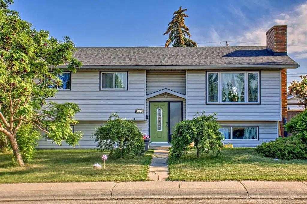 319 Manora Drive NE