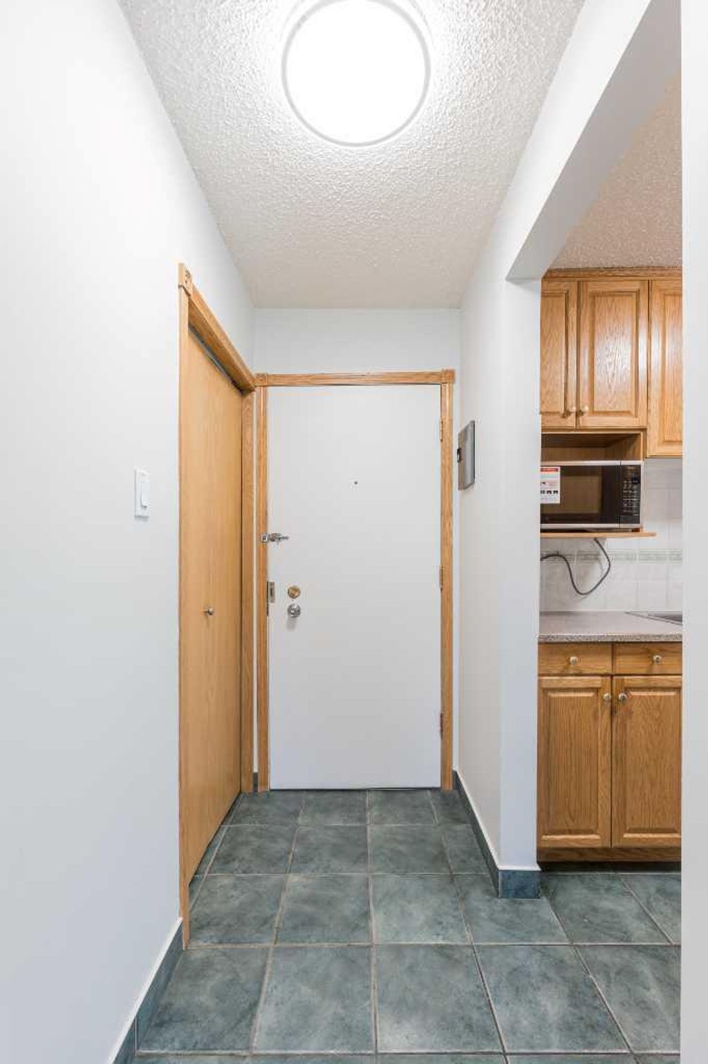 Photo of 635 56 Avenue SW #303, Calgary, AB T2V 0G9 (MLS # A2287910)