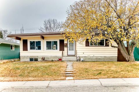 Photo of 307 Huntridge Road NE, Calgary, AB T2K 4B8 (MLS # A2300263)