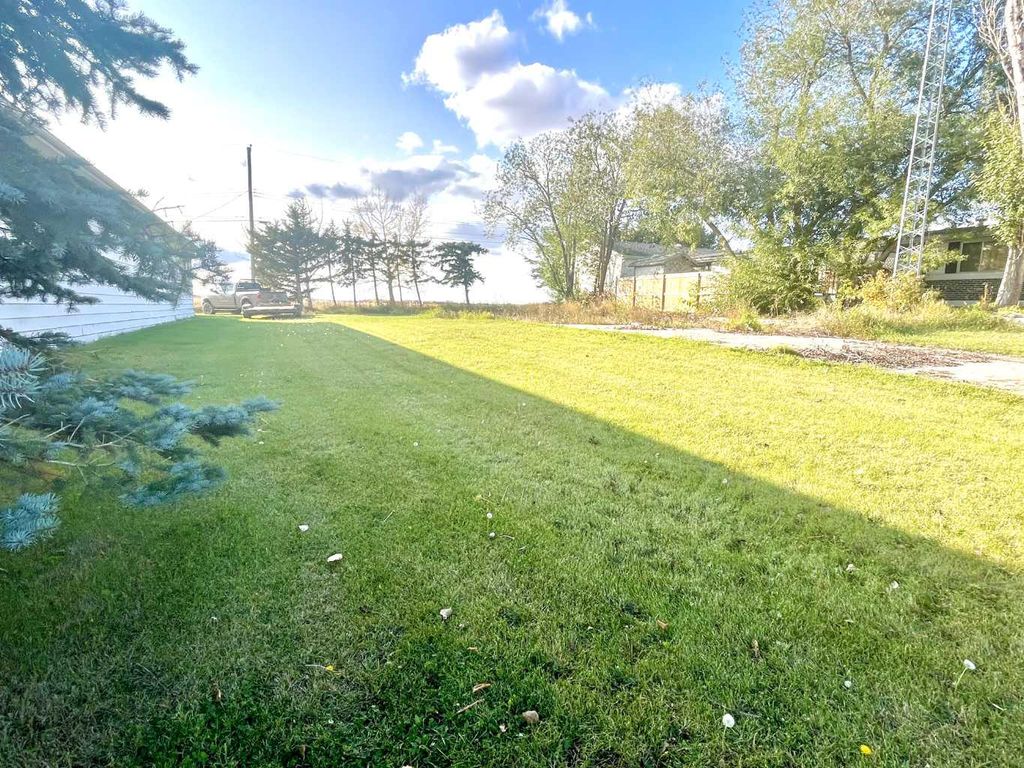 Photo of 4834 59 Street, Killam, AB T0B 2L0 (MLS # A2085093)