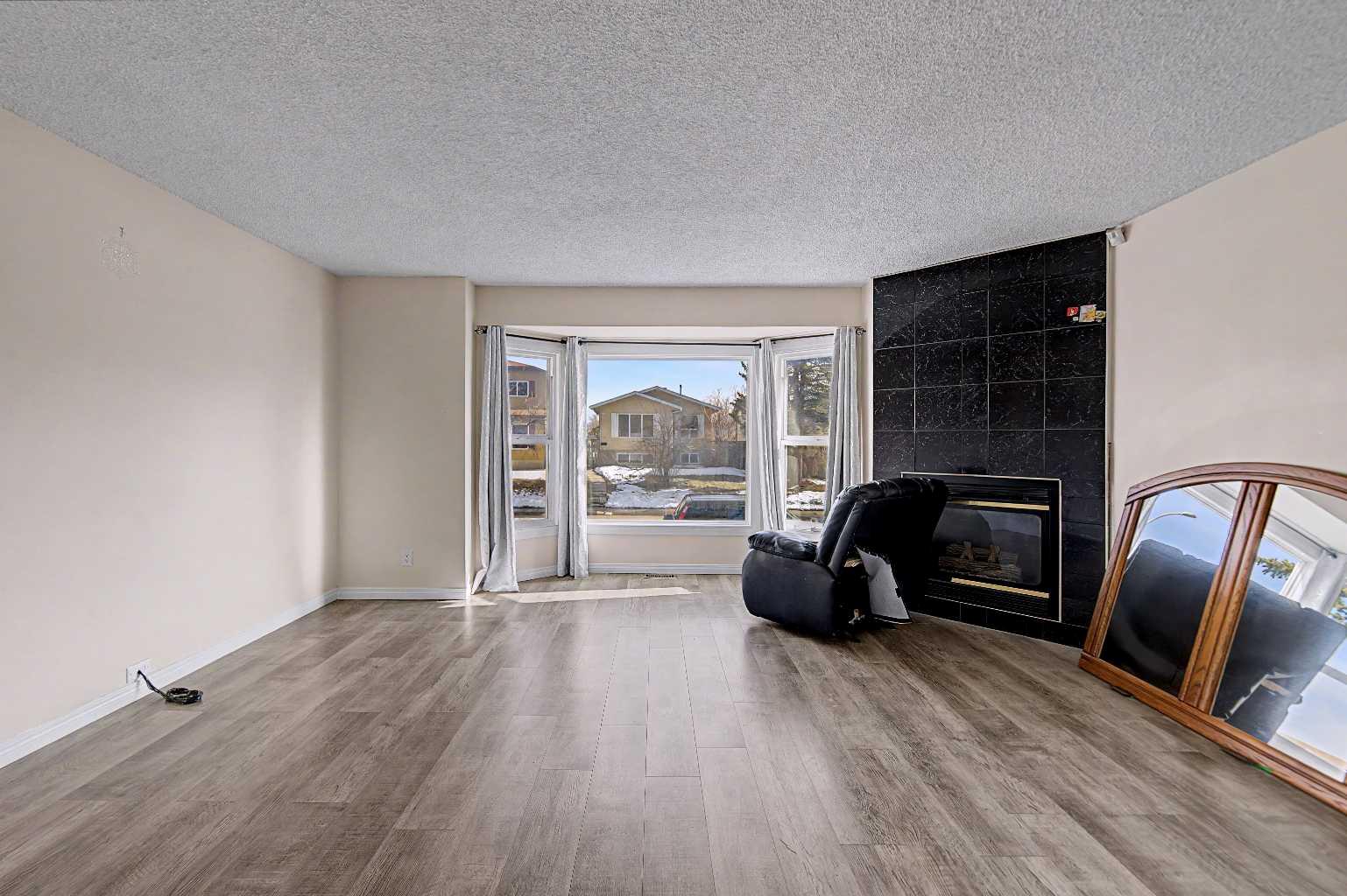 48 Whitworth Way NE