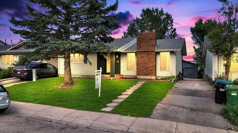10 Radcliffe Crescent SE Calgary AB T2Z 5X2