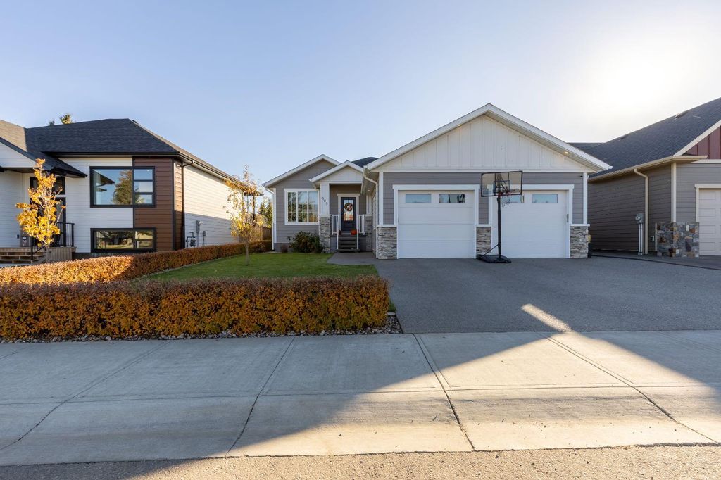 Photo of 803 Gibbons Avenue N, Picture Butte, AB T0K 1V0 (MLS # A2266692)