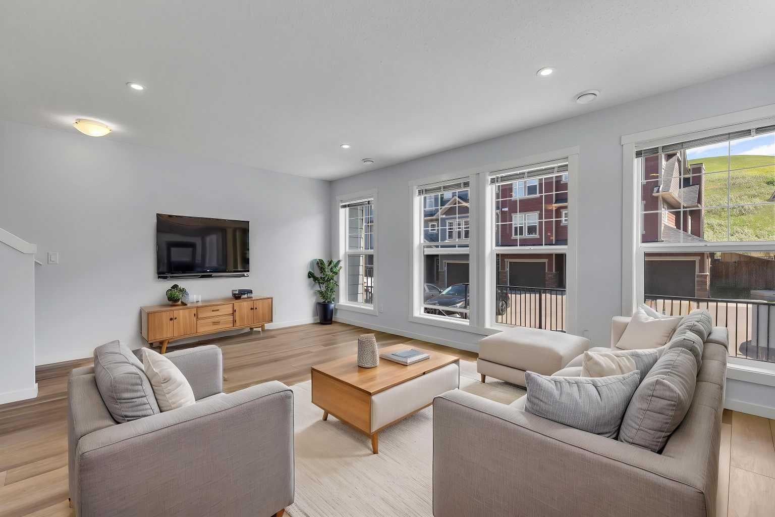 237 Cranbrook Square SE