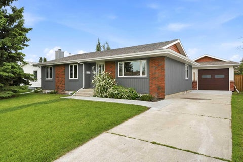 Photo of 28 Macfarlane Avenue, Red Deer, AB T4N 5T1 (MLS # A2327131)