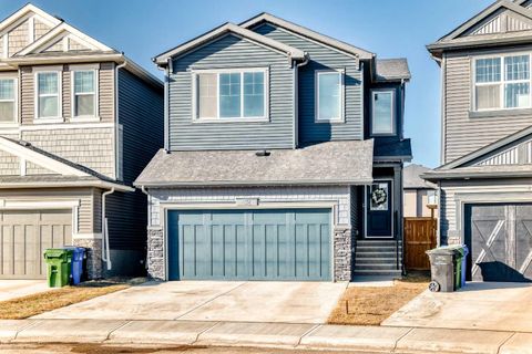 32 Creekstone Landing SW Calgary AB T2X 5E5