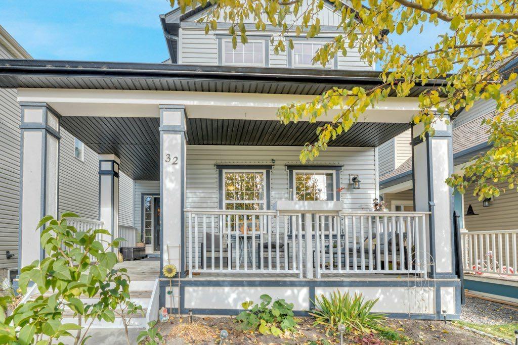 32 Copperpond Heights SE