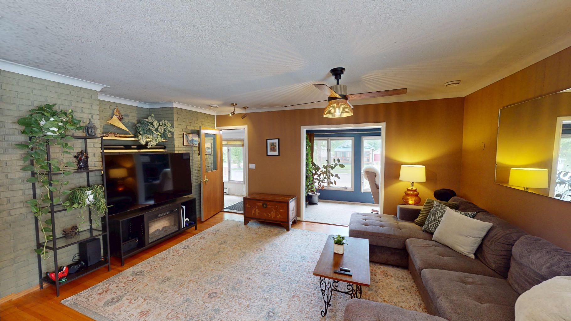 312 3 Street W
