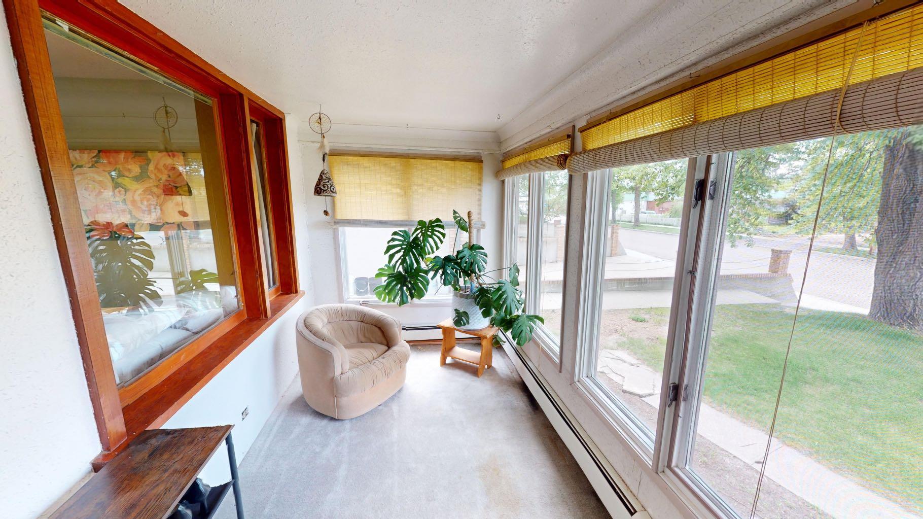 312 3 Street W