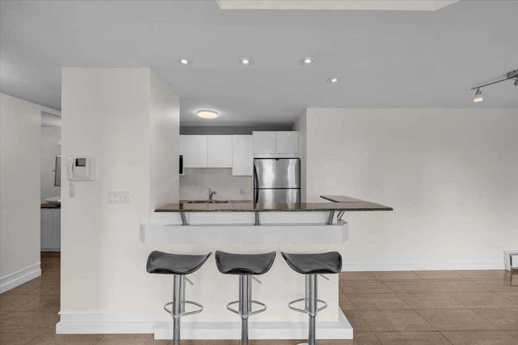Photo of 706 15 Avenue SW #704, Calgary, AB T2R 0R7 (MLS # A2313426)
