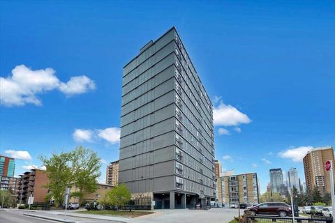 Photo of 706 15 Avenue SW #704, Calgary, AB T2R 0R7 (MLS # A2313426)