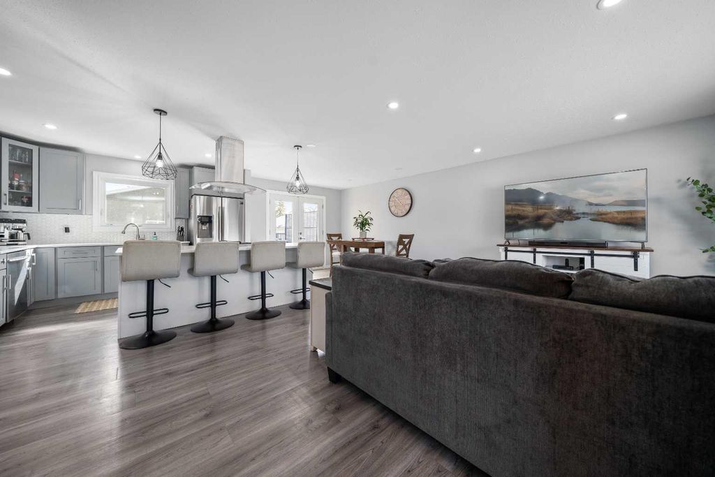 Photo of 409 2 Street SE, Redcliff, AB T0J 2P0 (MLS # A2296138)