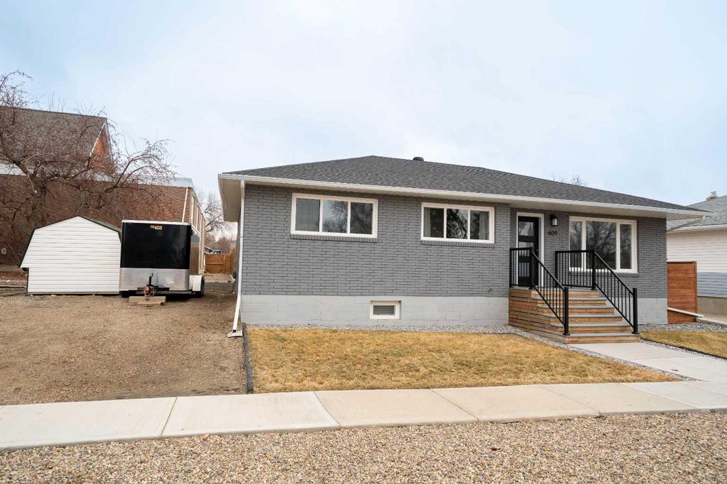 Photo of 409 2 Street SE, Redcliff, AB T0J 2P0 (MLS # A2296138)