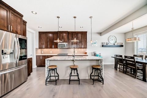 12 Emberside Glen Cochrane AB T4C 2L6