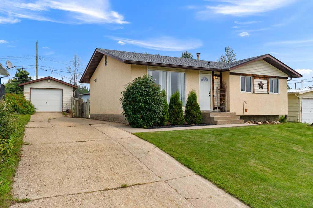 Photo of 5415 Willock Crescent, Swan Hills, AB T0G 2C0 (MLS # A2334215)