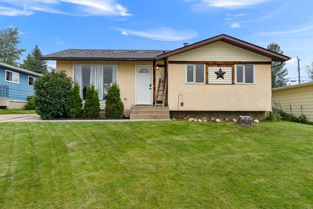 Photo of 5415 Willock Crescent, Swan Hills, AB T0G 2C0 (MLS # A2334215)