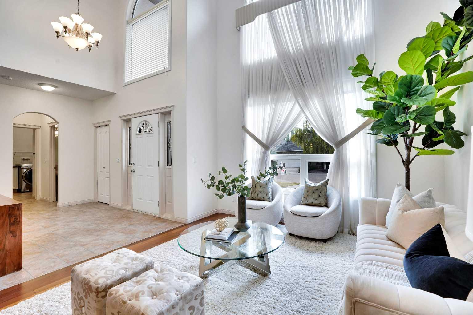 38 Strathridge Crescent SW