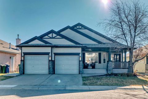 Photo of 161 West Creek Pond, Chestermere, AB T1X 1H4 (MLS # A2288835)