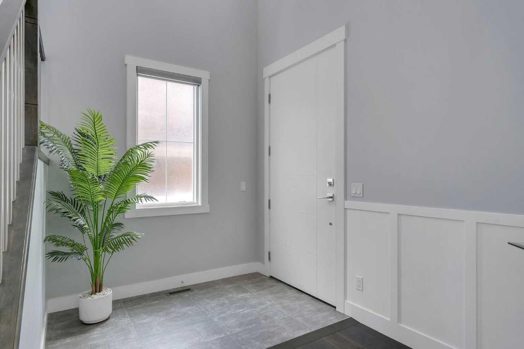 Photo of 7 Waterford Heights, Chestermere, AB T1X 2M7 (MLS # A2265169)