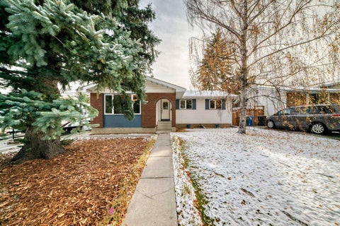 Photo of 331 Brookmere Road SW, Calgary, AB T2W 2P4 (MLS # A2354864)