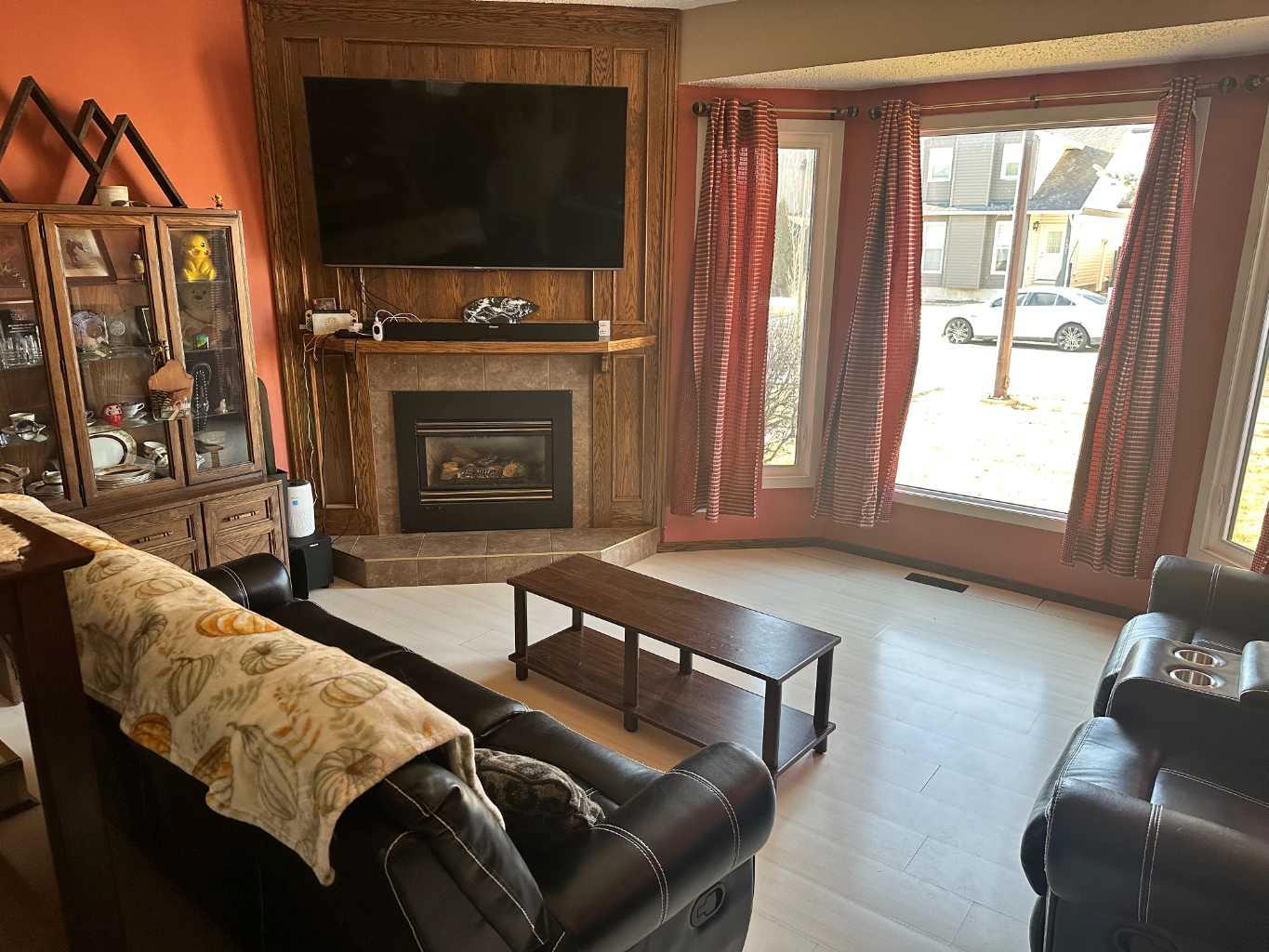 136 Templeby Place NE