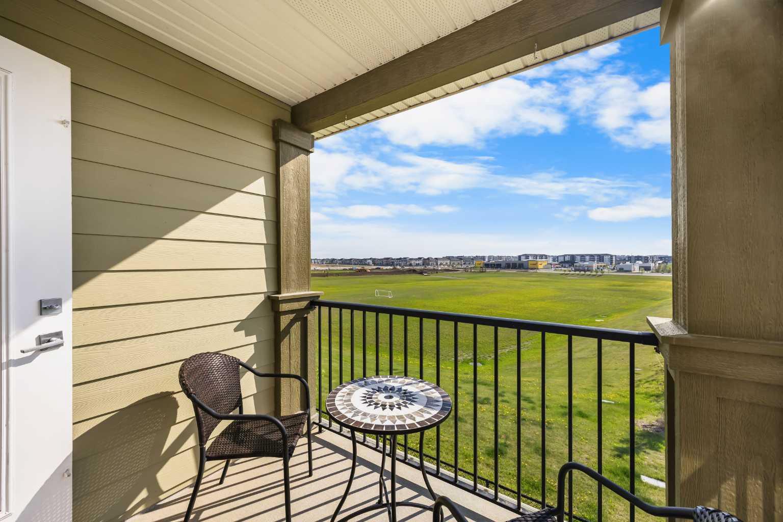 111 Evanscrest Gardens NW