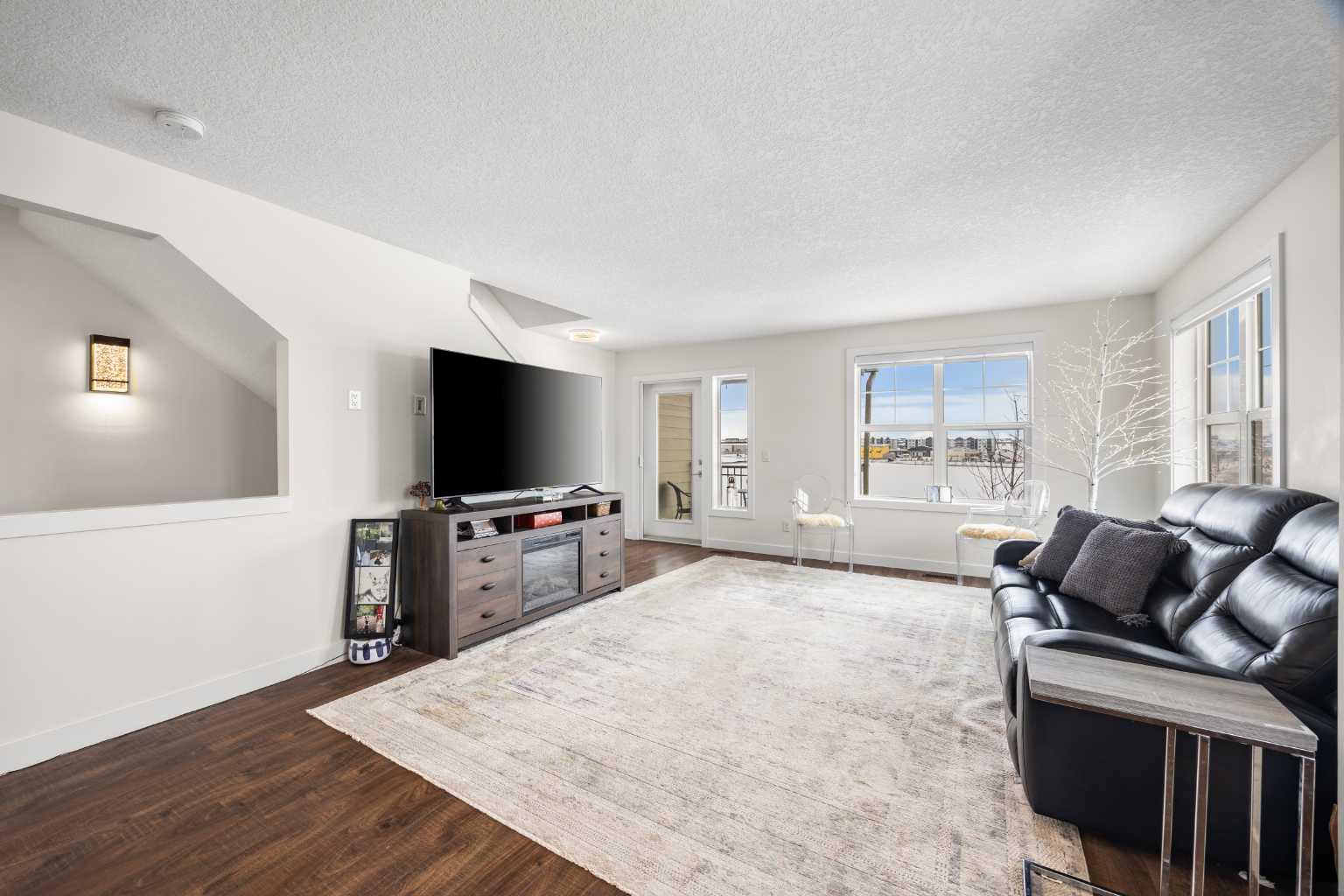 111 Evanscrest Gardens NW