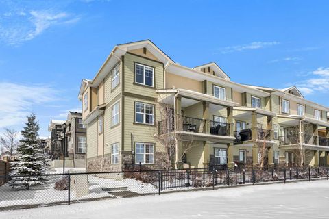 111 Evanscrest Gardens NW Calgary AB T3P 0S1