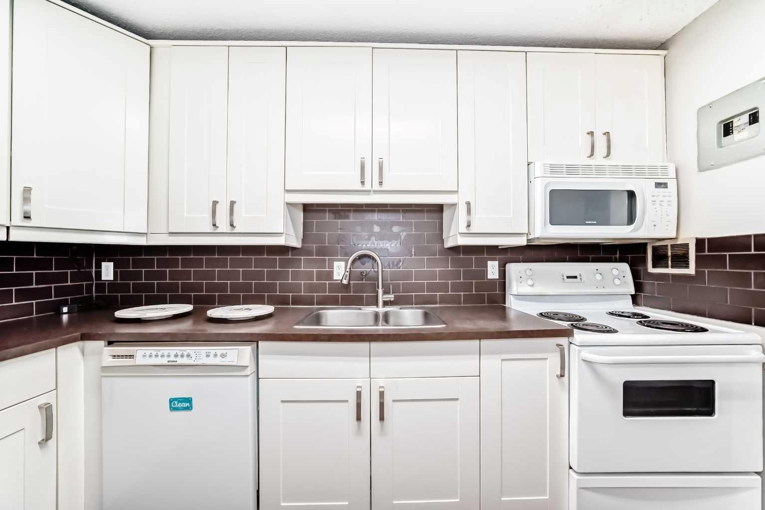 315 Southampton Drive SW 1206