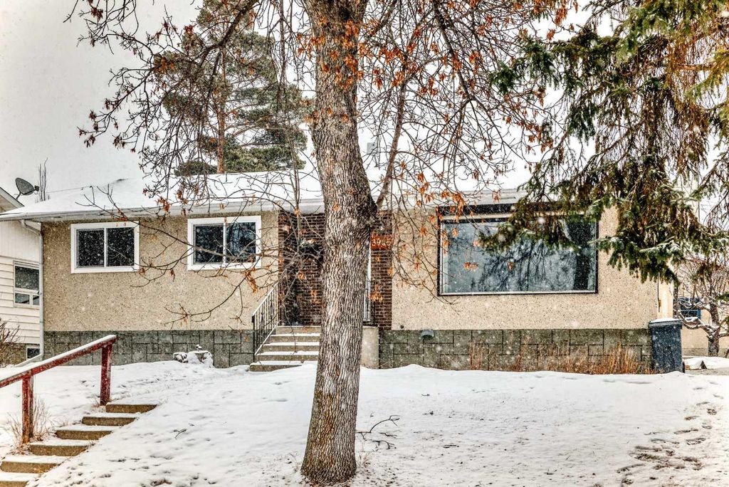 Photo of 3905 43 Street, Ponoka, AB T4J 1B2 (MLS # A2292707)