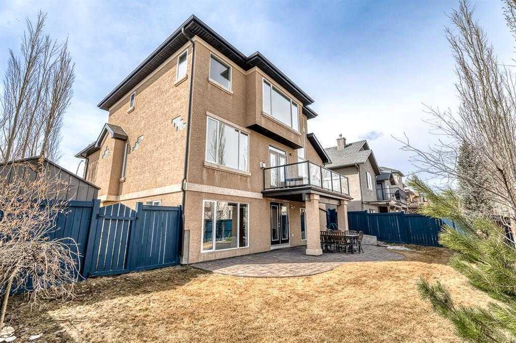 32 Evercreek Bluffs Crescent SW