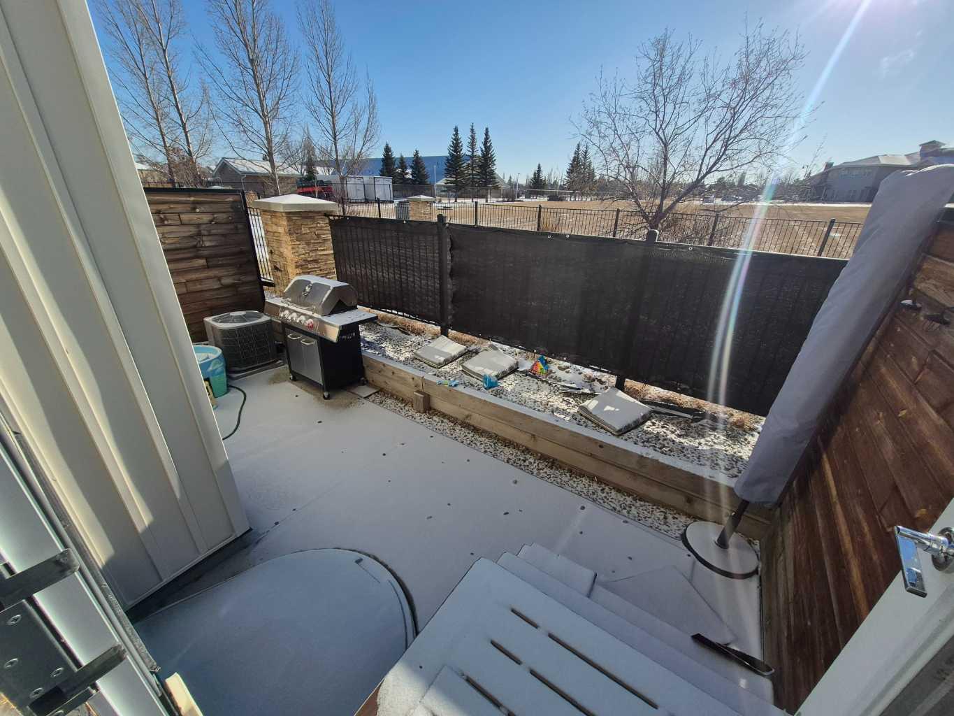 438 Highlands Boulevard W 5