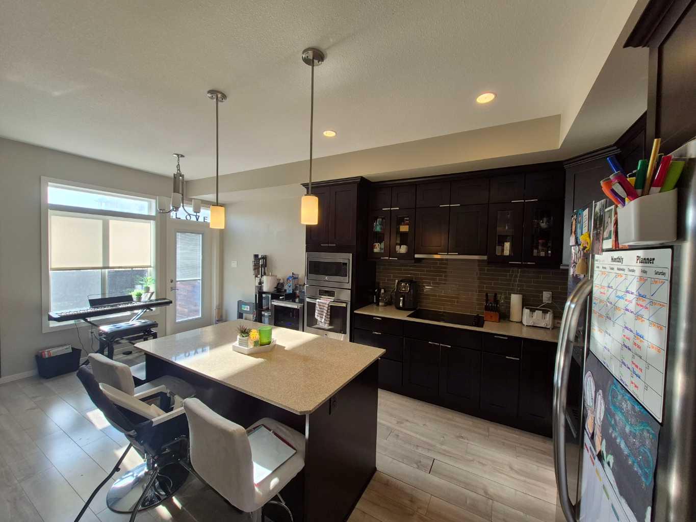 438 Highlands Boulevard W 5