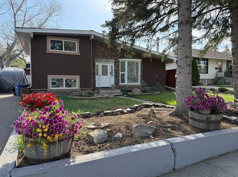 Photo of 247 Simons Road NW, Calgary, AB T2K 2X4 (MLS # A2313393)
